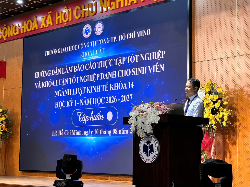 Khoa Luật tổ chức tập huấn viết báo cáo thực tập và khóa luận tốt nghiệp cho sinh viên Luật Kinh tế khóa 14