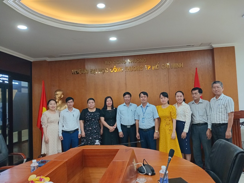 Sinh viên khởi nghiệp sớm nên hay không nên?