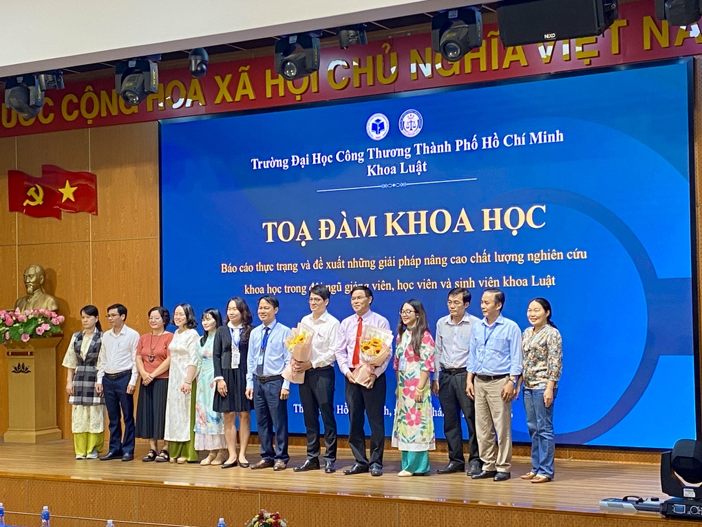 Tọa đàm “Đánh giá thực trạng và đề xuất giải pháp nâng cao chất lượng nghiên cứu khoa học trong đội ngũ giảng viên, học viên và sinh viên Khoa Luật”