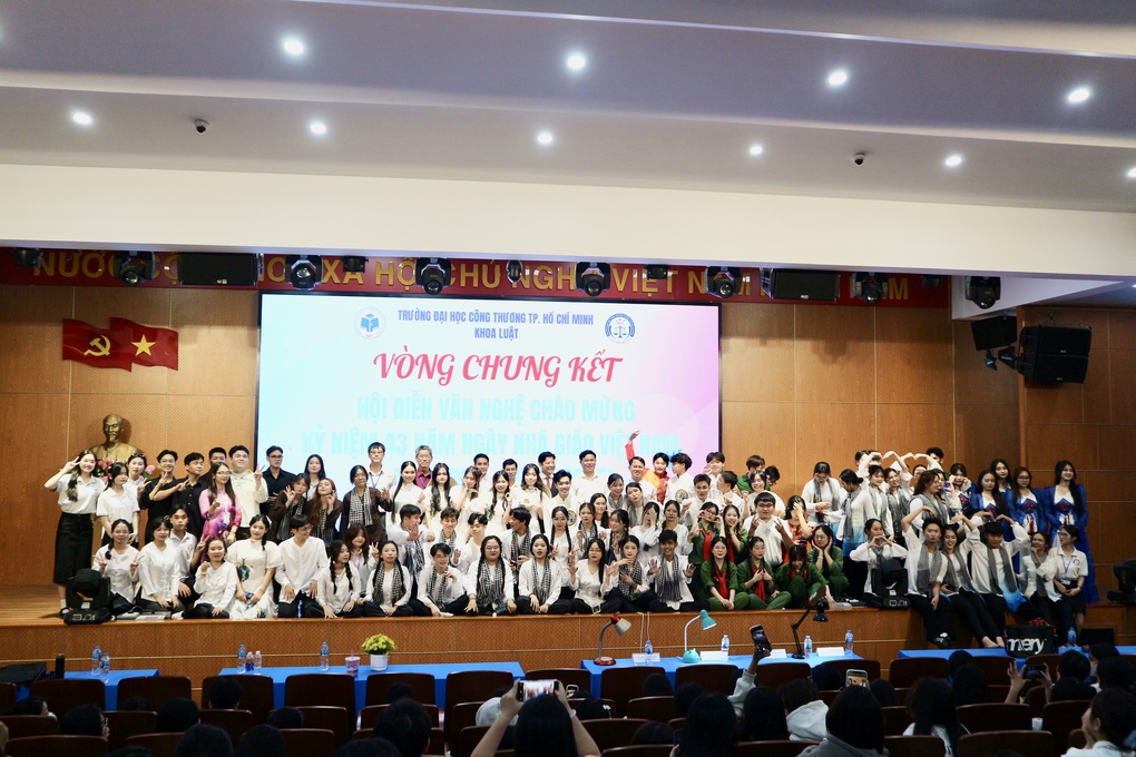 Khoa Luật HUIT tổ chức Vòng Chung kết Hội diễn văn nghệ chào mừng Ngày Nhà giáo Việt Nam 20/11
