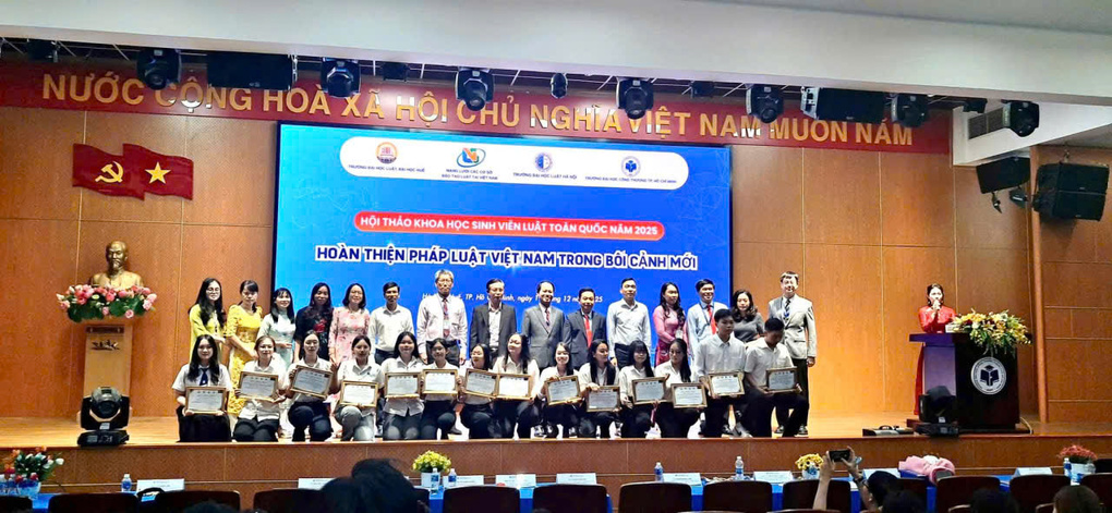 HỘI THẢO KHOA HỌC SINH VIÊN LUẬT TOÀN QUỐC LẦN THỨ 1 NĂM 2025 "HOÀN THIỆN PHÁP LUẬT VIỆT NAM TRONG BỐI CẢNH MỚI"