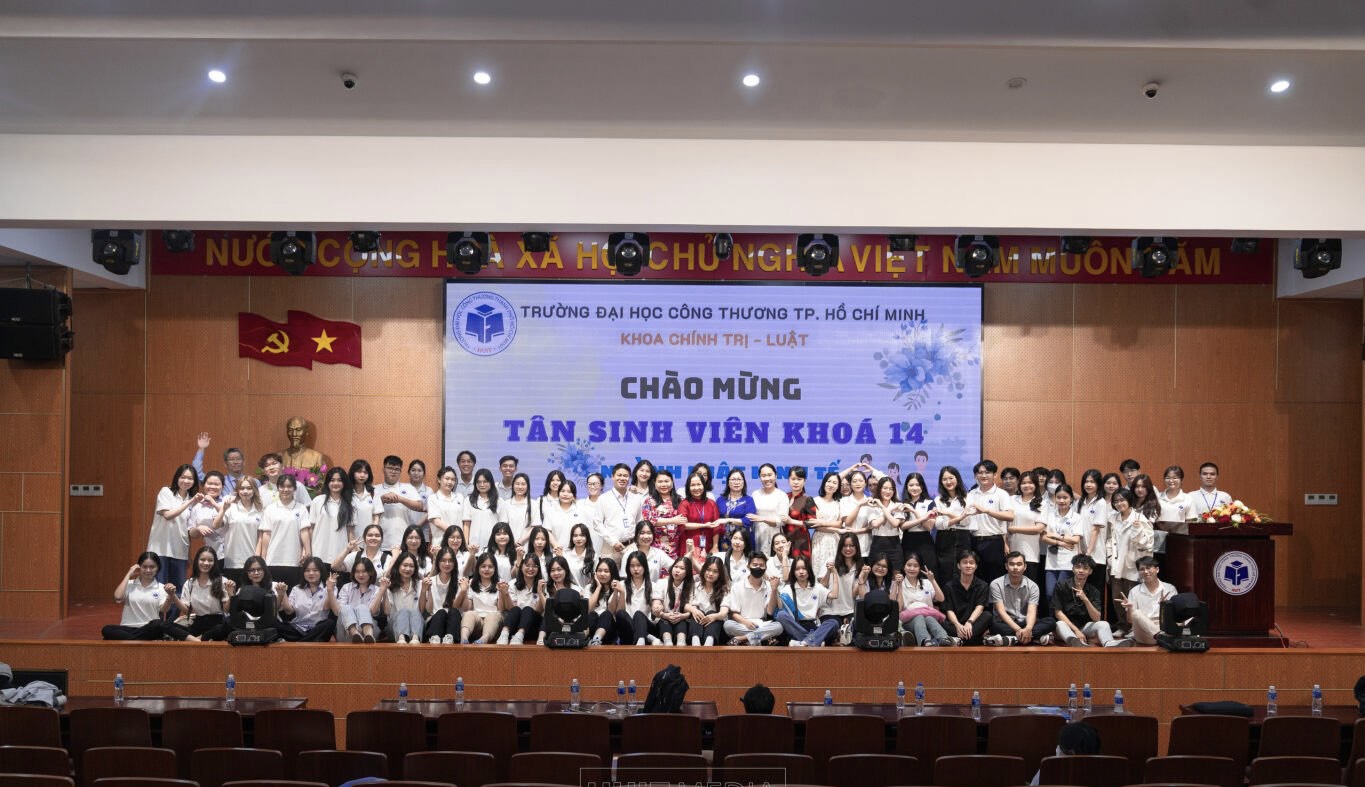 Chương trình chào mừng Tân sinh viên  Đại học khóa 14 ngành Luật Kinh tế HUIT