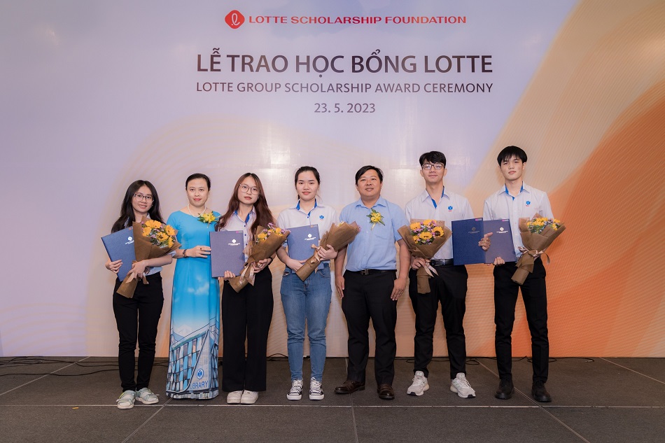 05 sinh viên HUFI vinh dự nhận học bổng Lotte – đợt 1 năm 2023